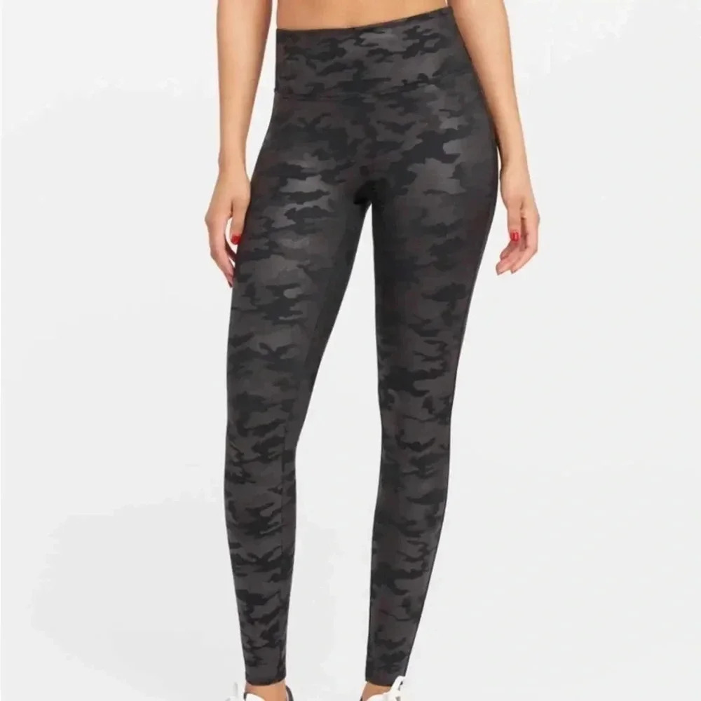 Spanx M Faux Leather Mayte Black Camo Leggings